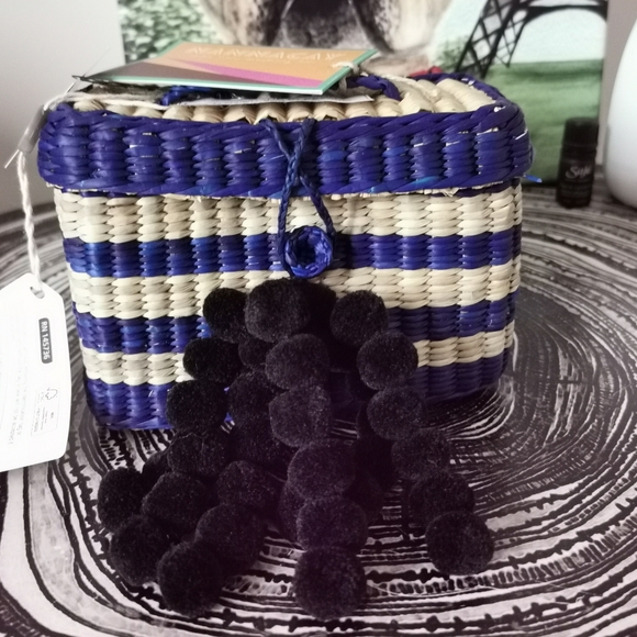 Nannacay Straw handbag Tote w Pom poms Beach bag Brand New w tag Handmade Travel - Picture 8 of 16